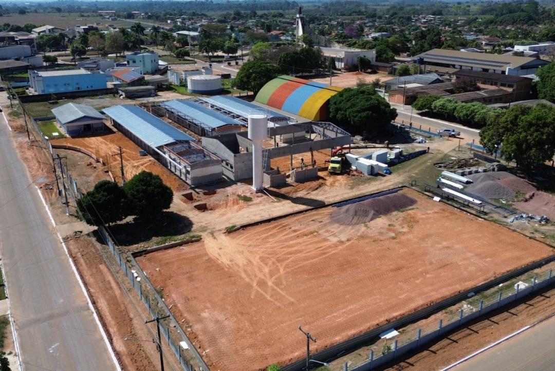 Prefeito Edemilson Marino acompanha avanço das obras de reforma e ampliação da Escola Monte Verde