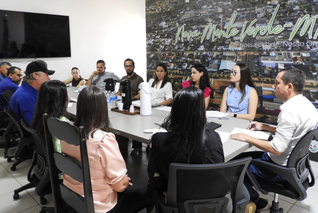 Prefeito Edemilson Marino reúne base de apoio e define ações para o 35º aniversário de Nova Monte Verde
